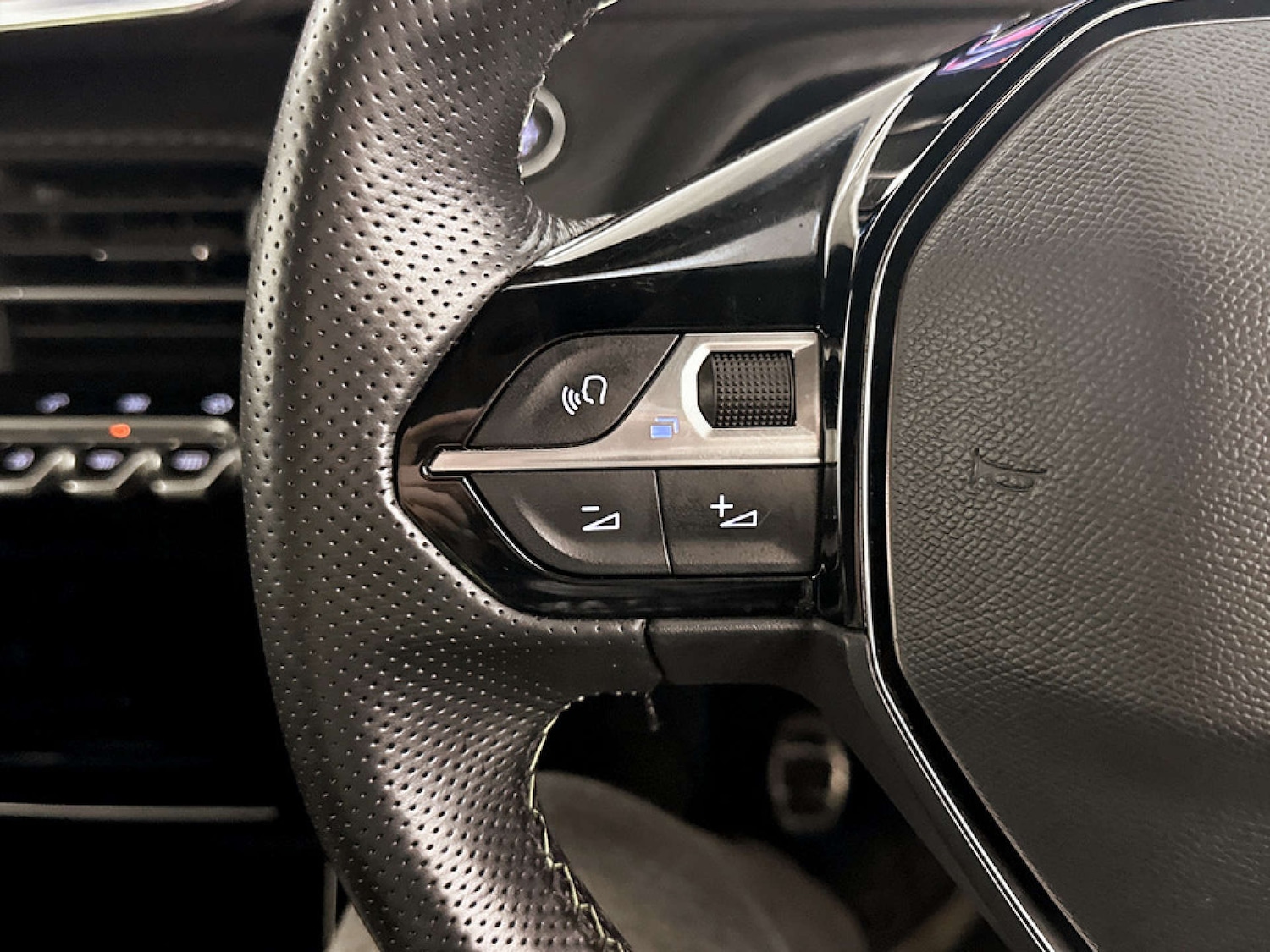 Used Peugeot 2008 2021 for sale - 77185321: Photo 18