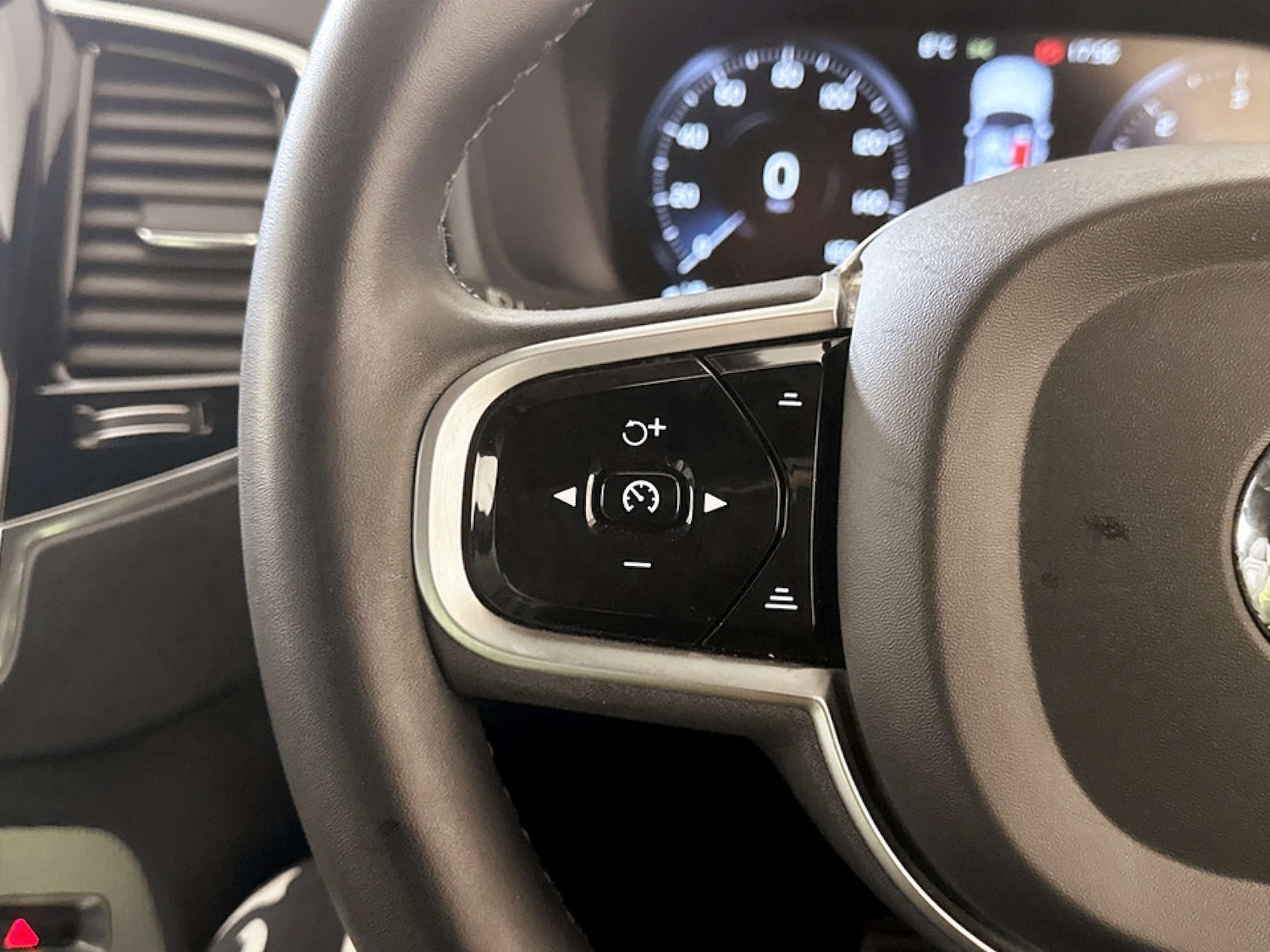 Used Volvo XC90 2022 for sale - 77326100: Photo 18