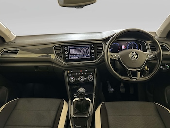 Used Volkswagen T-Roc 2019 for sale - 78915200: Photo