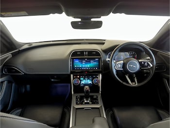 Used Jaguar XE 2019 for sale - 75249470: Photo