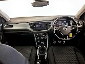 Used Volkswagen T-Roc 2021 for sale - 76488595: Photo