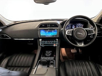 Used Jaguar F-Pace 2019 for sale - 76738810: Photo