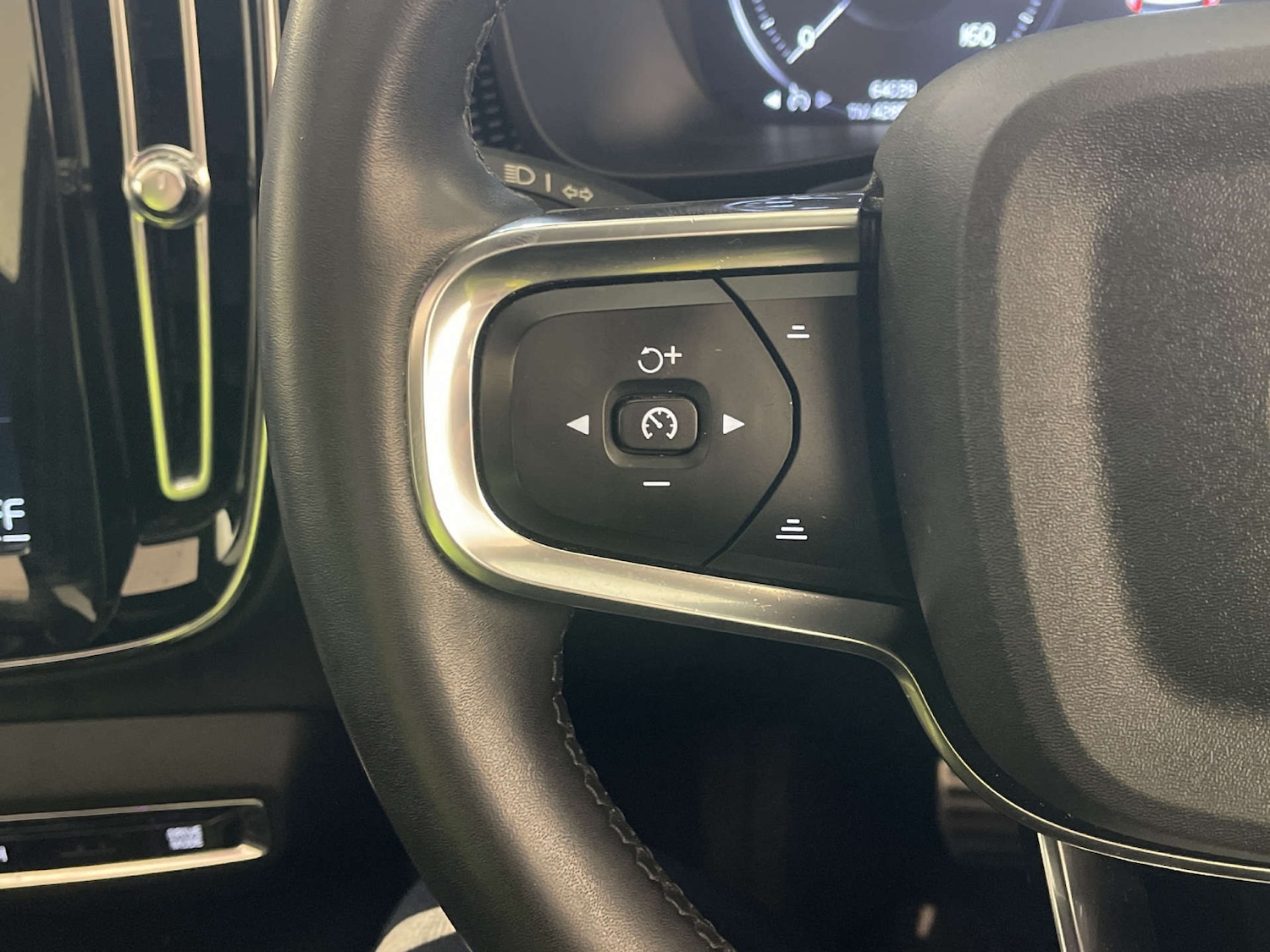 Used Volvo XC40 2022 for sale - 78112444: Photo 18