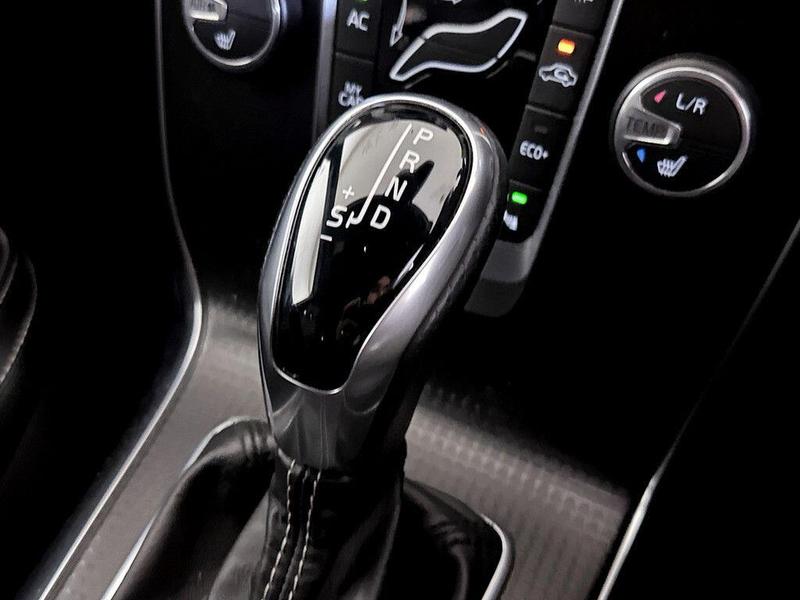 Used Volvo V40 2017 for sale - 76382155: Photo 24