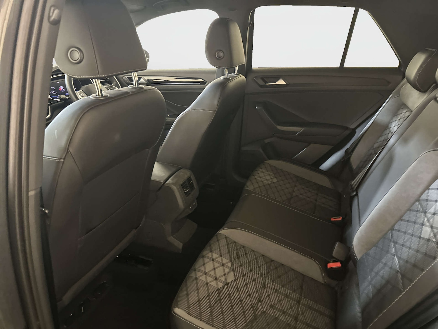 Used Volkswagen T-Roc 2024 for sale - 77850762: Photo 14