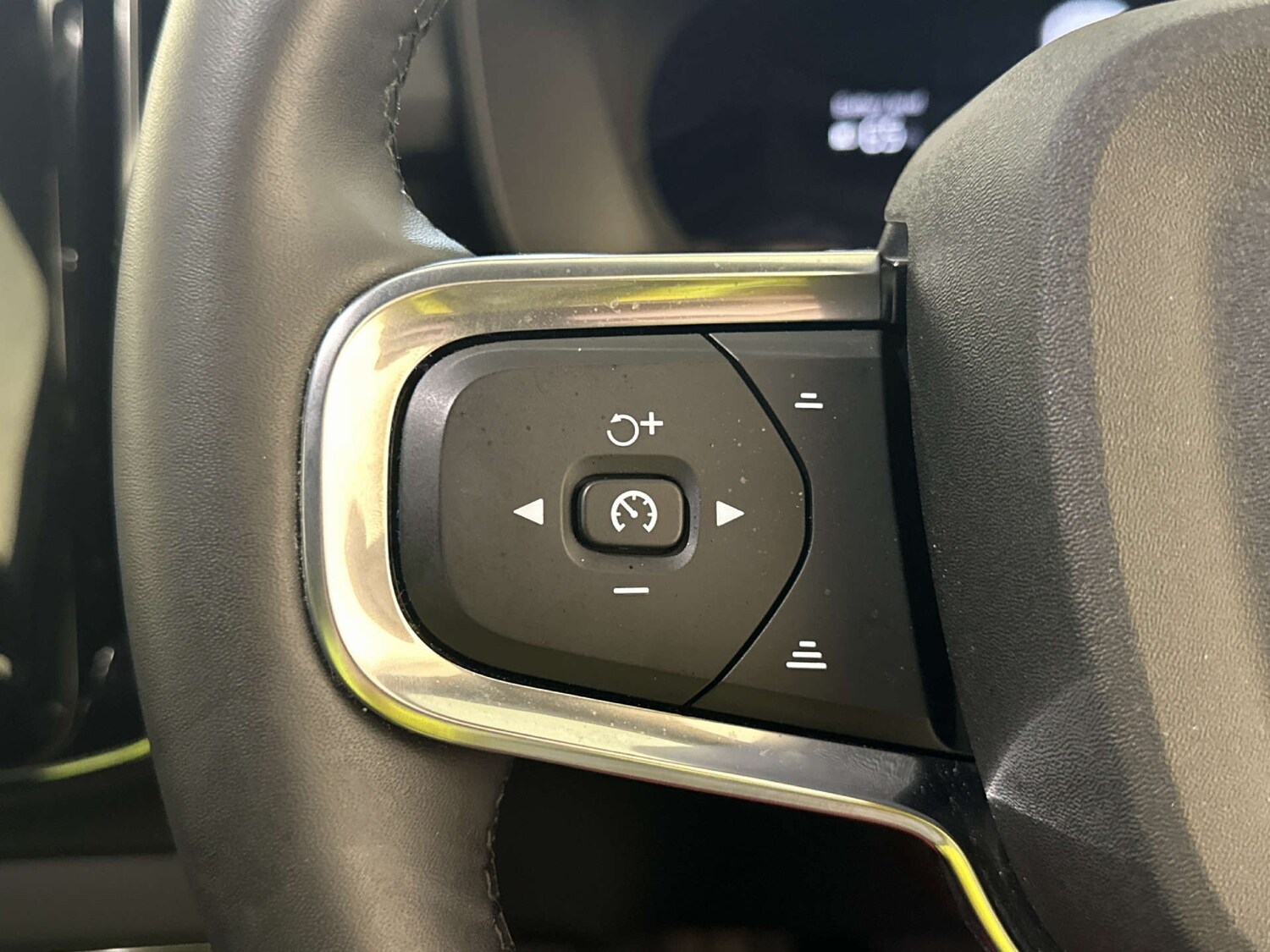 Used Volvo XC40 2024 for sale - 77917740: Photo 17