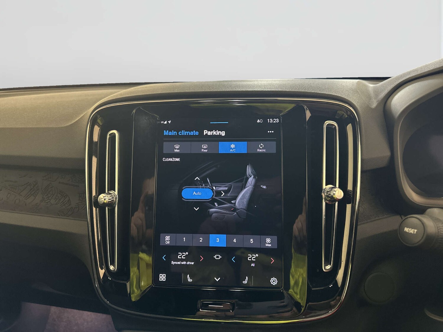 Used Volvo XC40 2024 for sale - 77917740: Photo 23