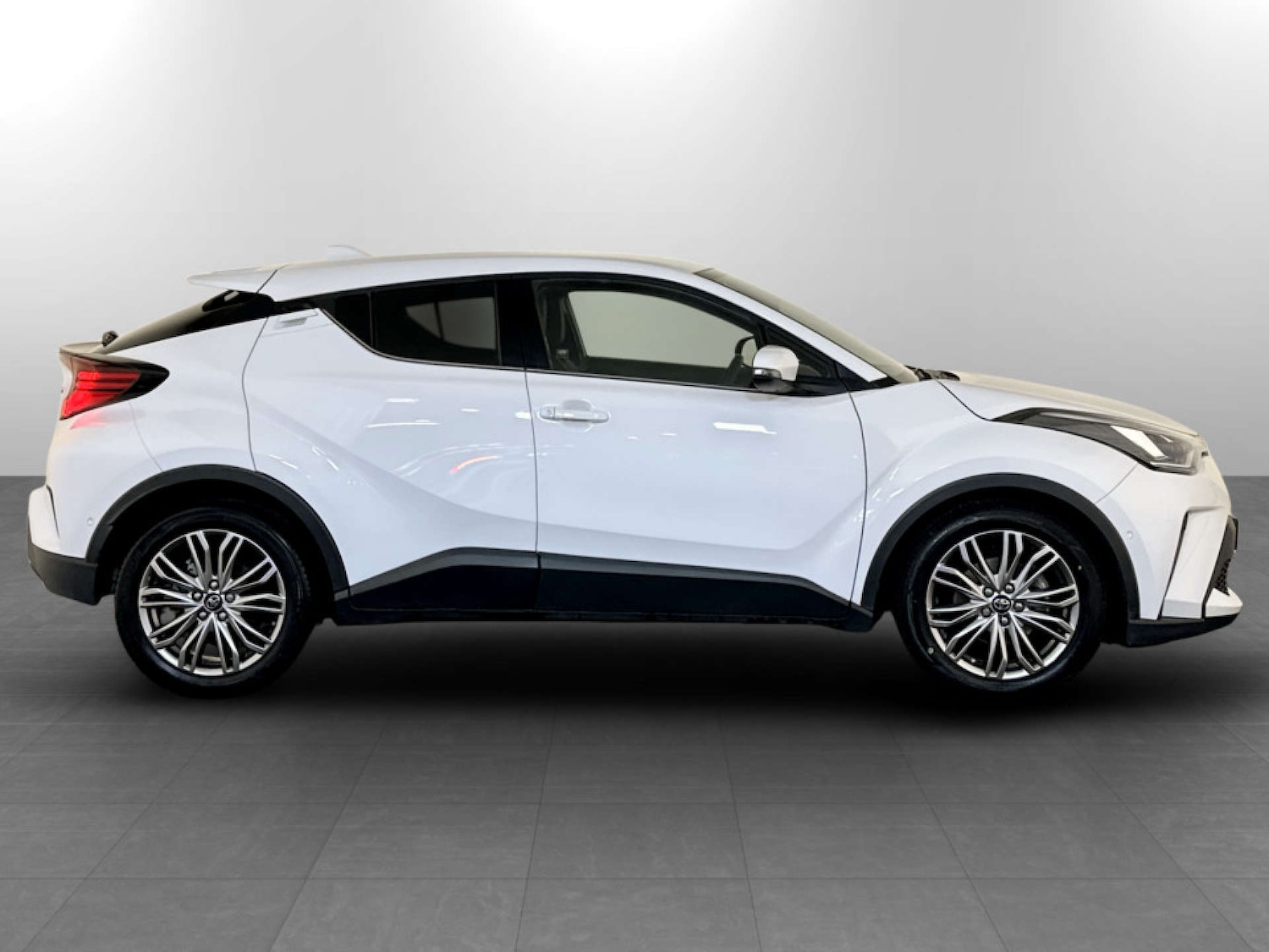Used Toyota C-HR 2023 for sale - 77185215: Photo 11