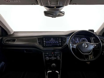 Used Volkswagen T-Roc 2019 for sale - 77018116: Photo