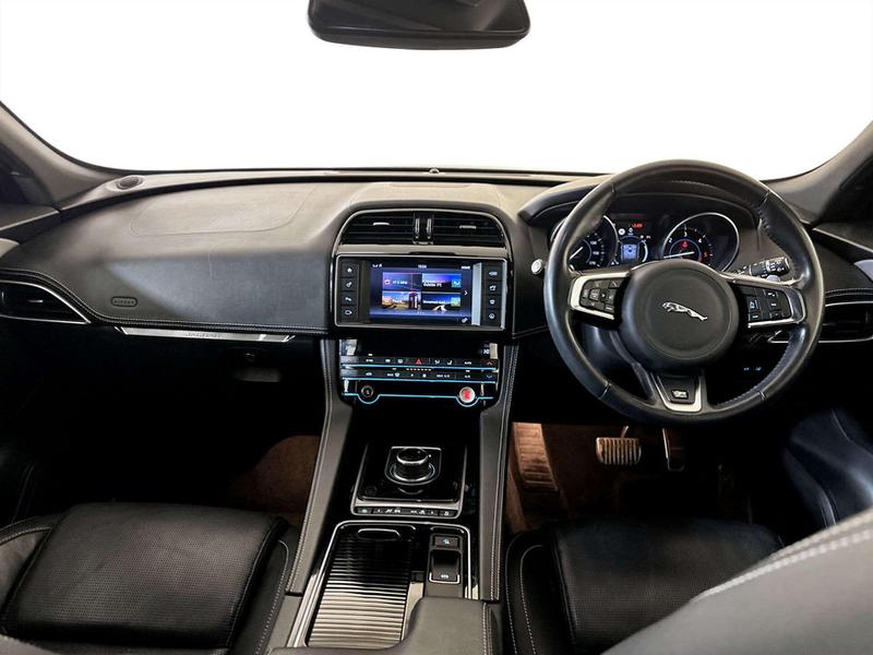 Used Jaguar F-Pace 2018 for sale - 77152168: Photo 3