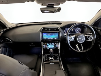 Used Jaguar XE 2020 for sale - 75629871: Photo