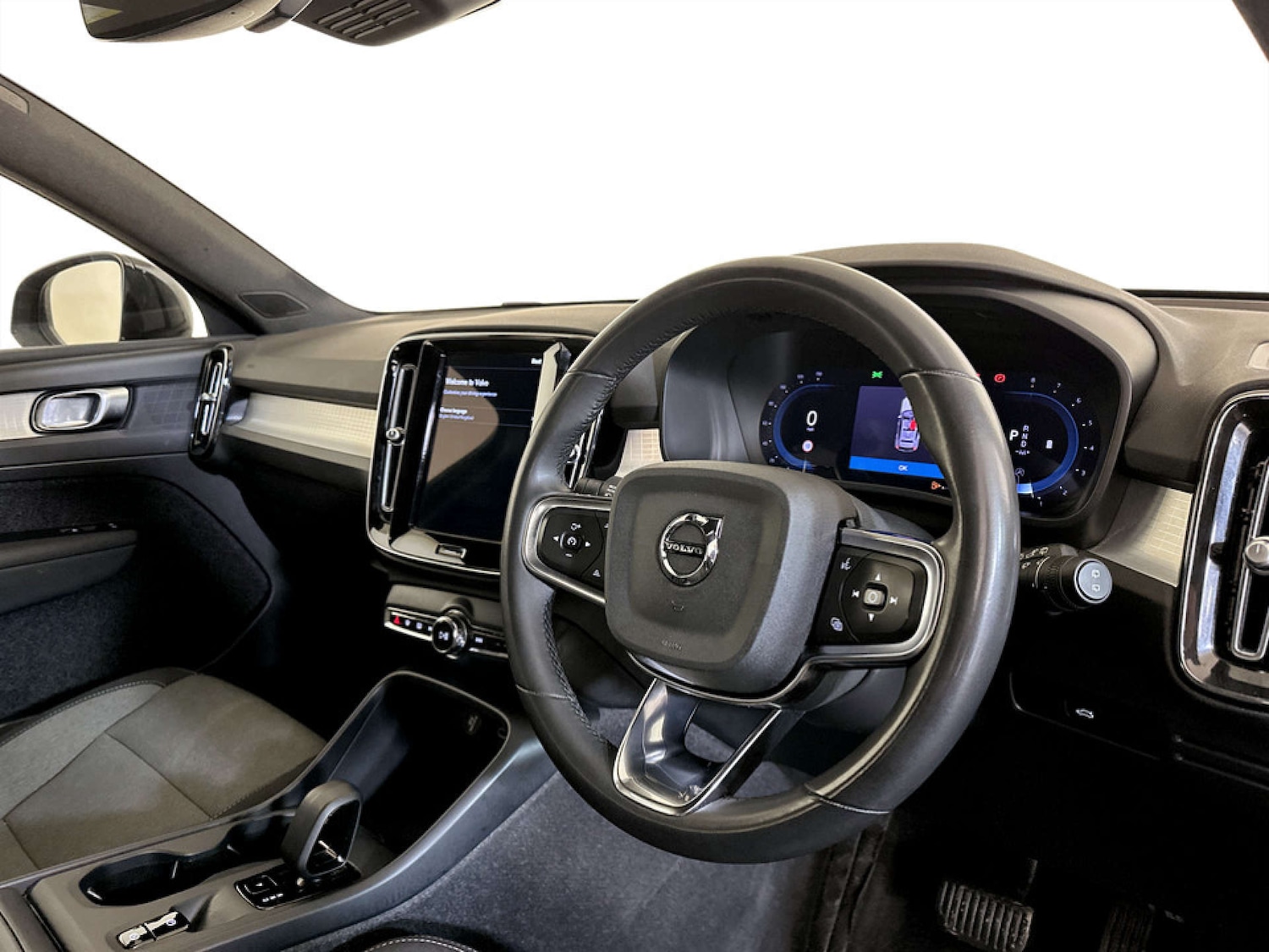 Used Volvo XC40 2023 for sale - 77422826: Photo 15