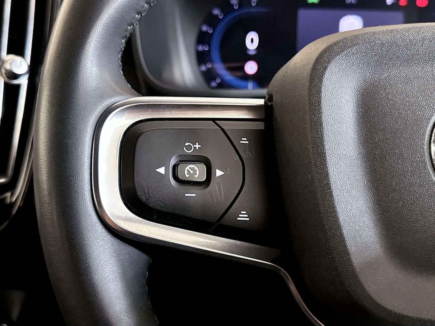 Used Volvo XC40 2023 for sale - 77422826: Photo 17