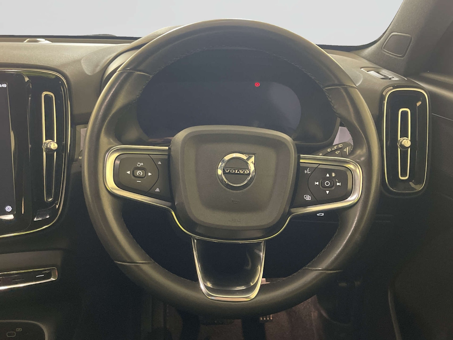 Used Volvo XC40 2023 for sale - 77905824: Photo 16