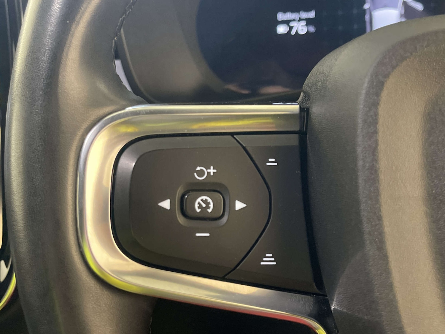 Used Volvo XC40 2023 for sale - 77905824: Photo 17