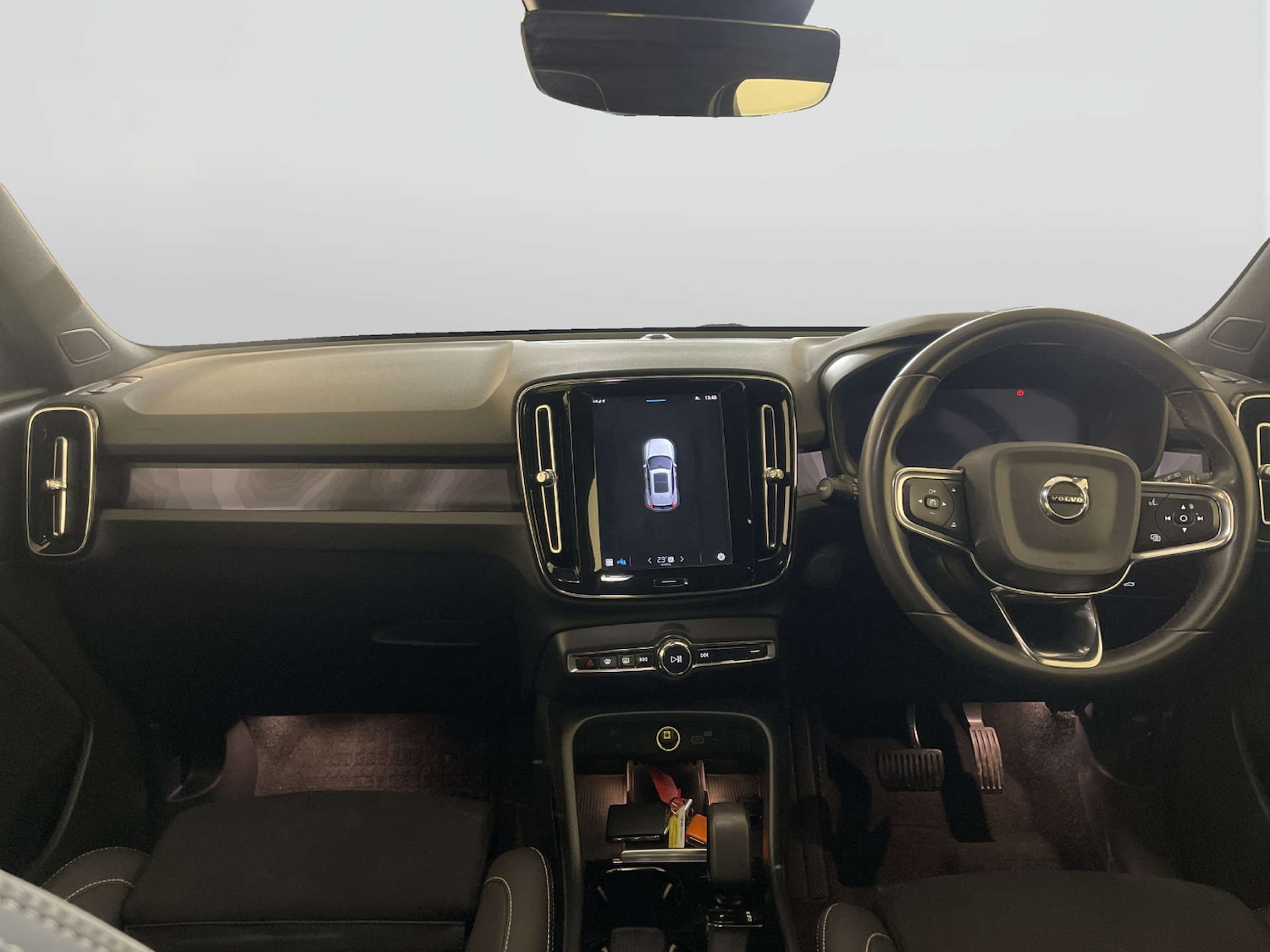 Used Volvo XC40 2023 for sale - 77905824: Photo 3