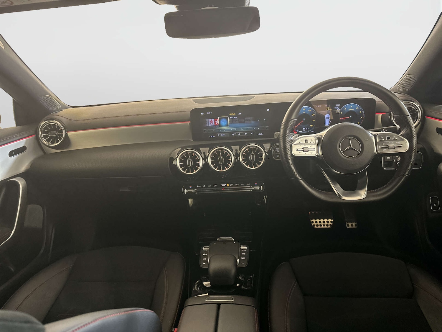 Used Mercedes-Benz CLA 2023 for sale - 77850735: Photo 3