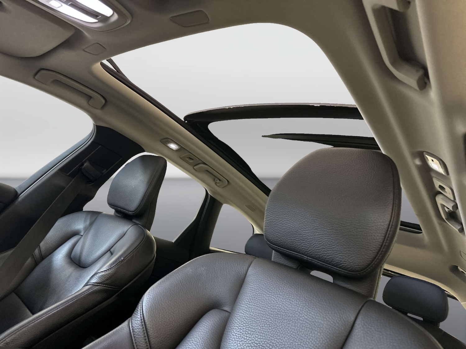 Used Volvo XC60 2023 for sale - 77880483: Photo 14