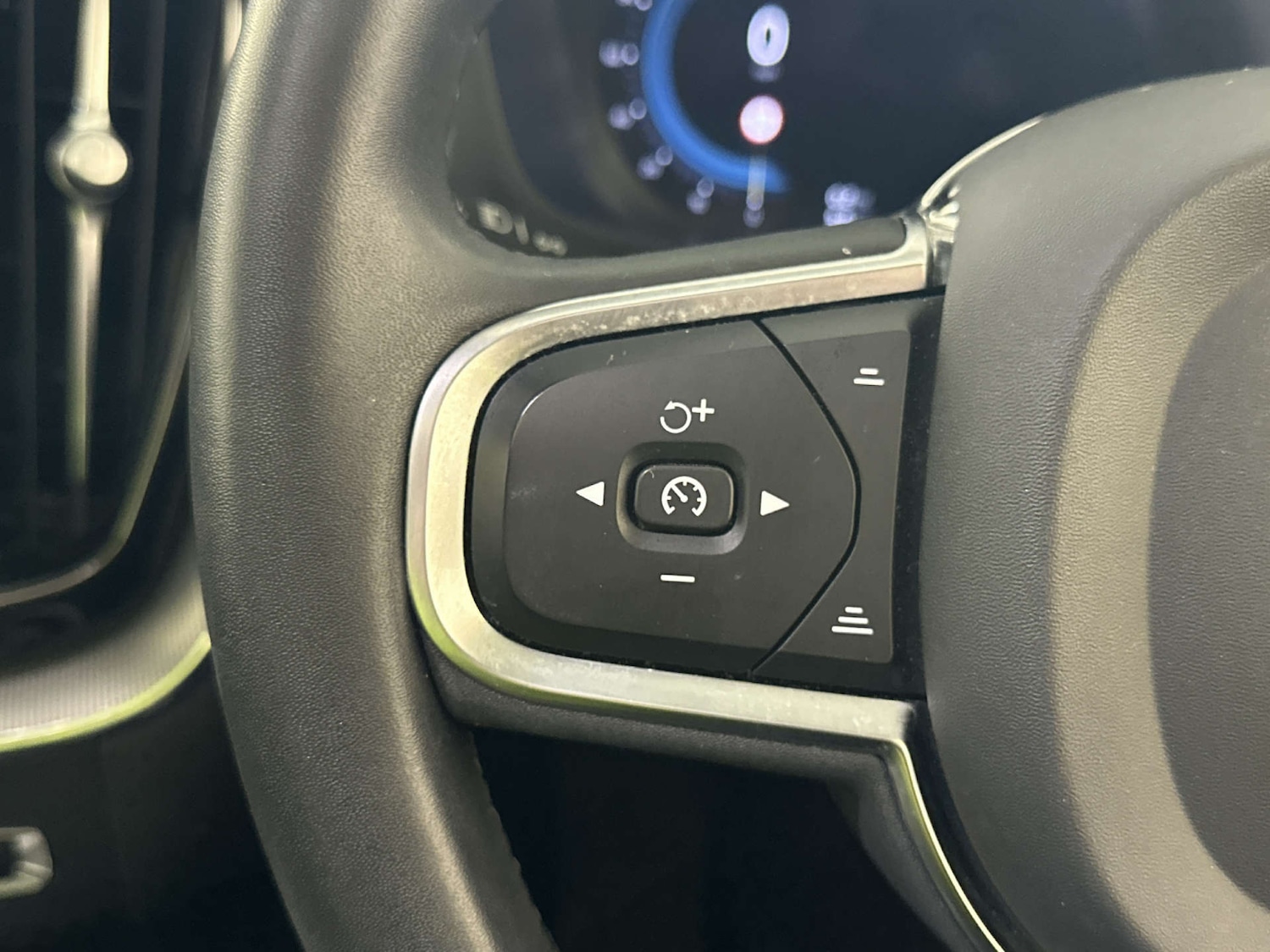 Used Volvo XC60 2023 for sale - 77880483: Photo 19