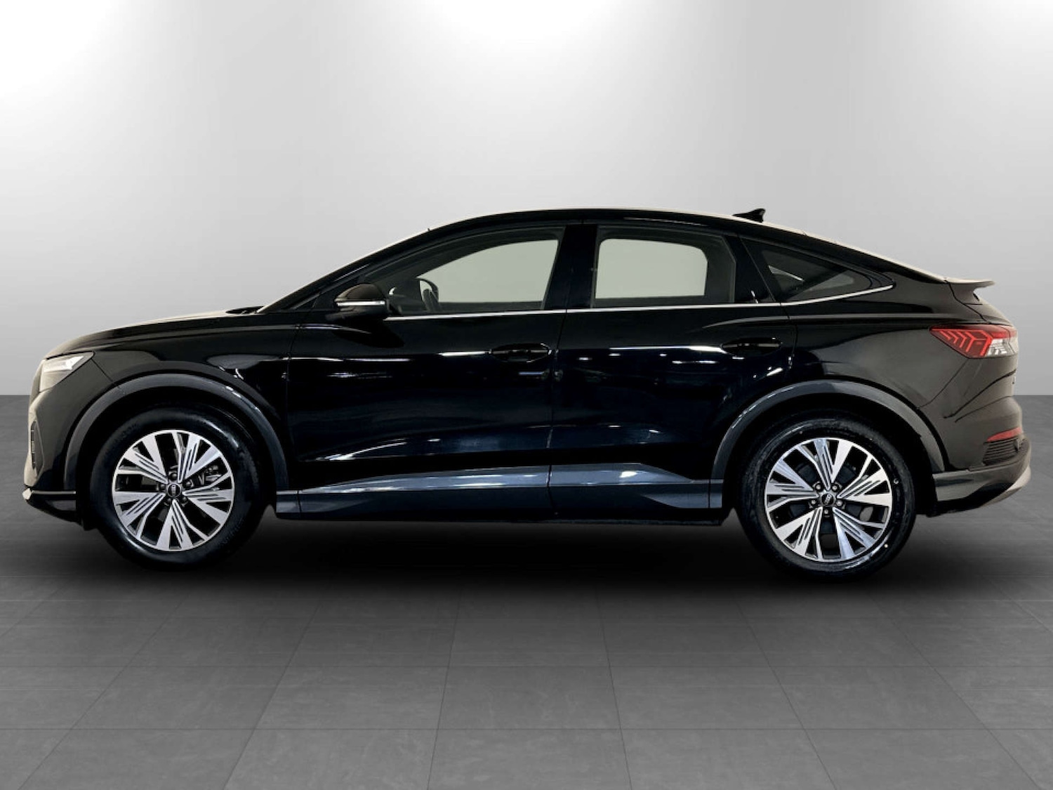 Used Audi Q4 e-tron 2023 for sale - 77329446: Photo 8