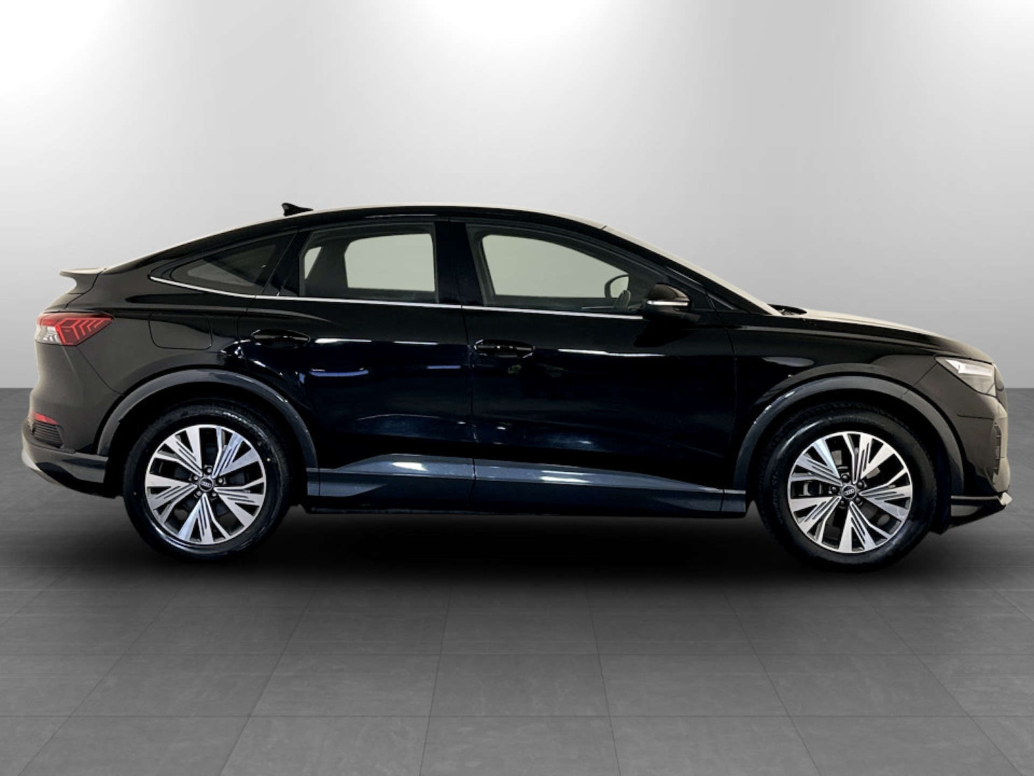 Used Audi Q4 e-tron 2023 for sale - 77329446: Photo 9