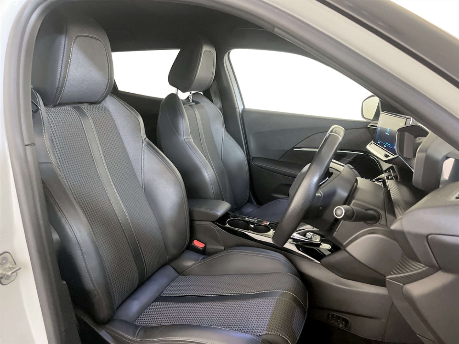 Used Peugeot 2008 2021 for sale - 77328599: Photo 13