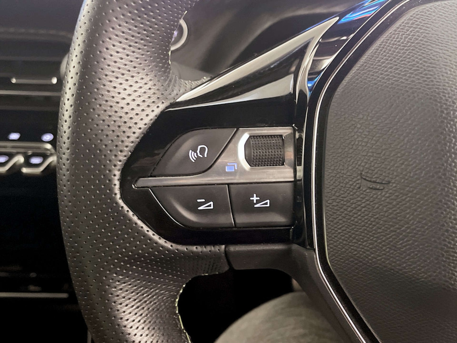 Used Peugeot 2008 2021 for sale - 77328599: Photo 17