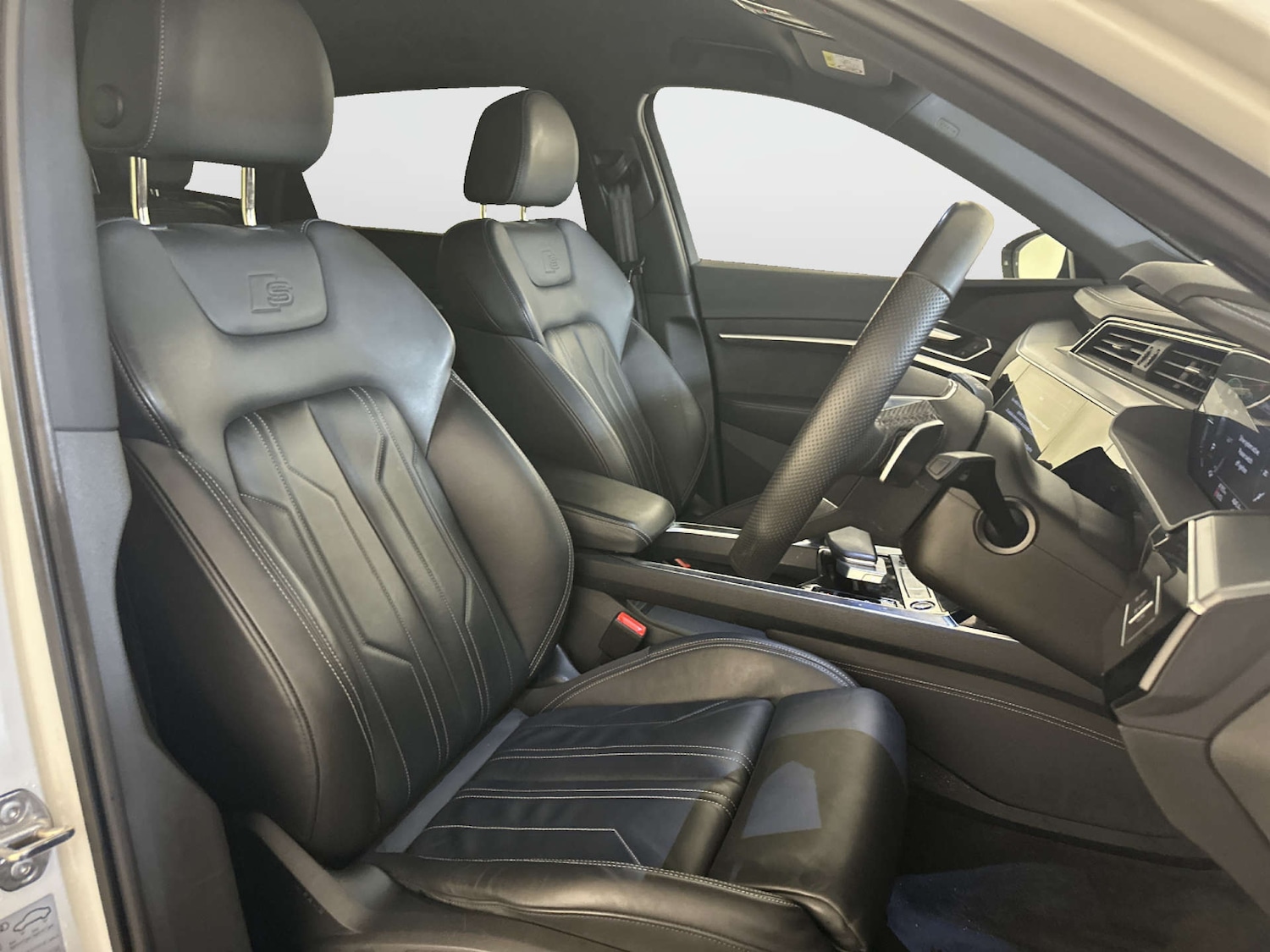 Used Audi e-tron 2022 for sale - 77945448: Photo 13