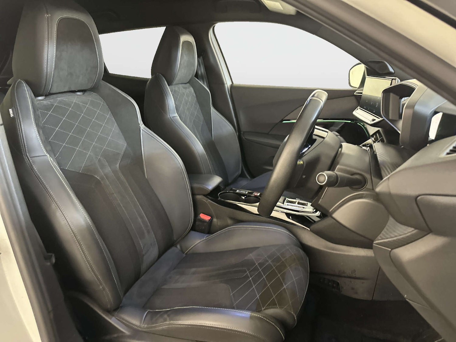 Used Peugeot 2008 2023 for sale - 78030904: Photo 13