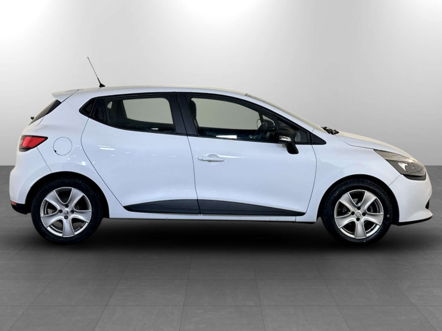 Used Renault Clio 2016 for sale - 77765848: Photo 11