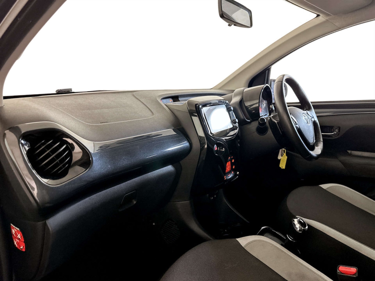 Used Toyota AYGO 2017 for sale - 77211777: Photo 12