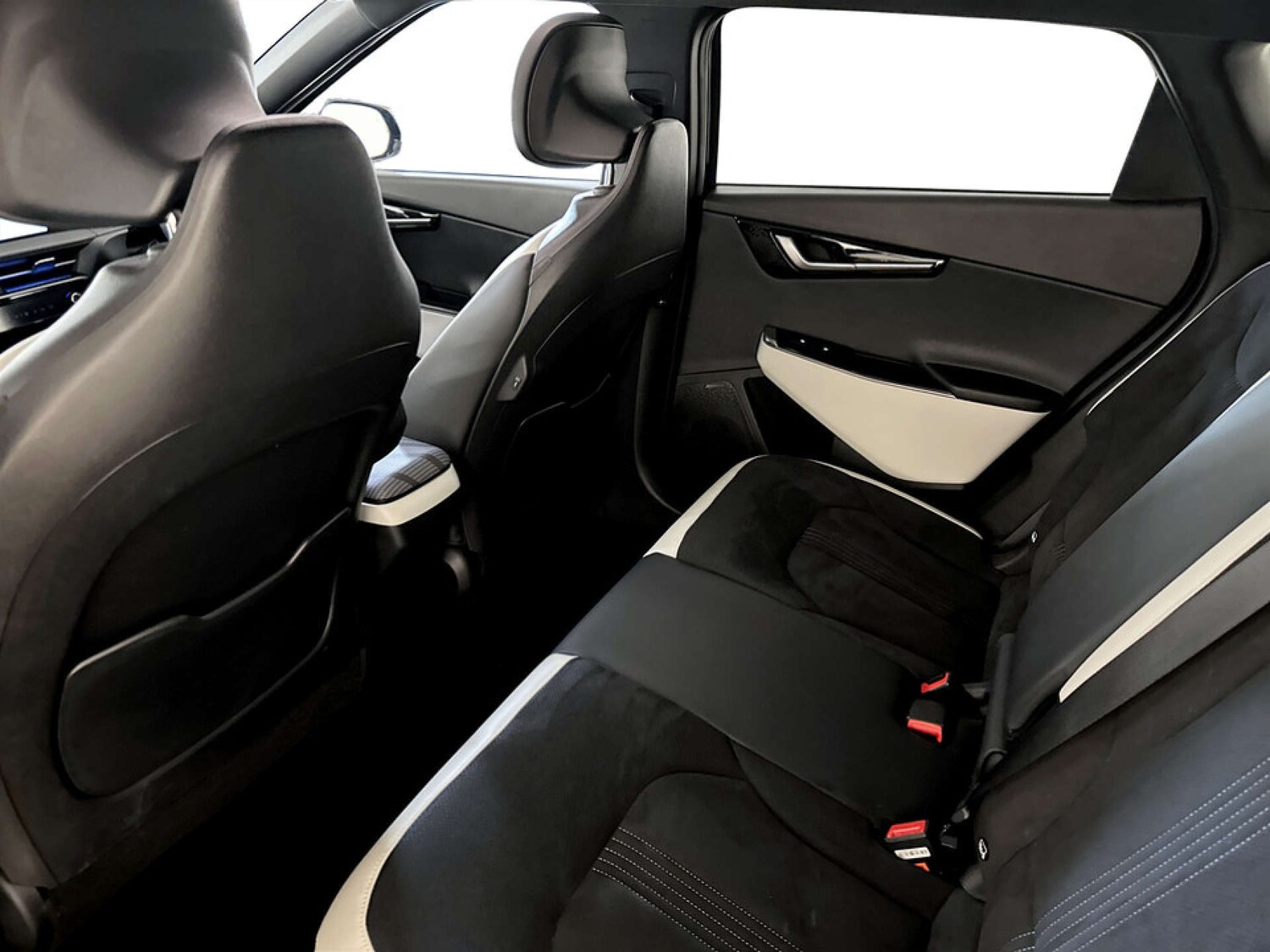 Used Kia EV6 2023 for sale - 77847546: Photo 15