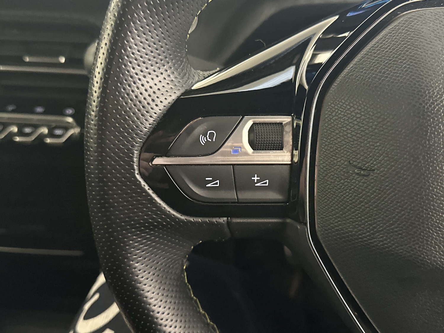 Used Peugeot 2008 2023 for sale - 77836305: Photo 18