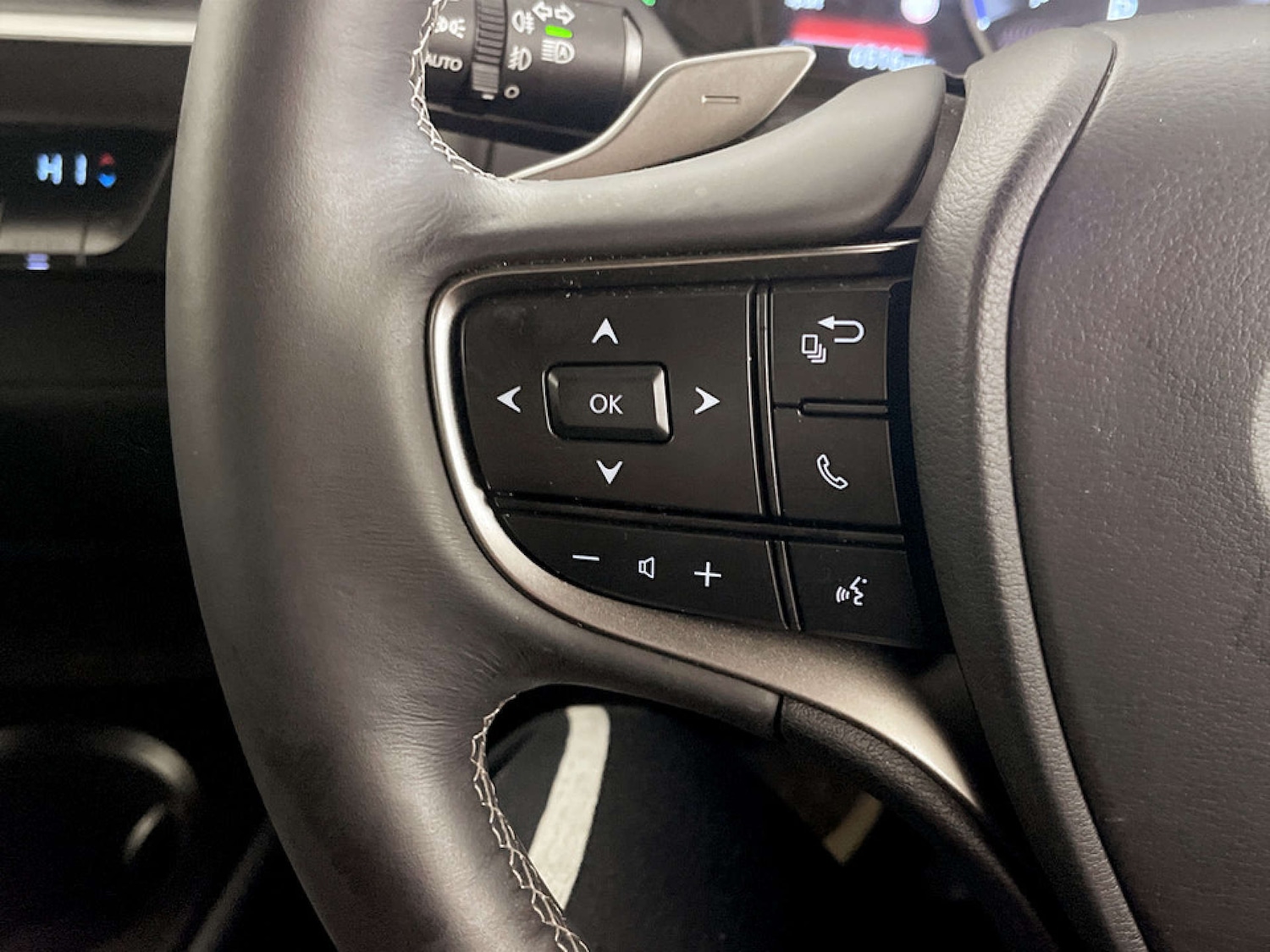 Used Lexus UX 2023 for sale - 77745618: Photo 16