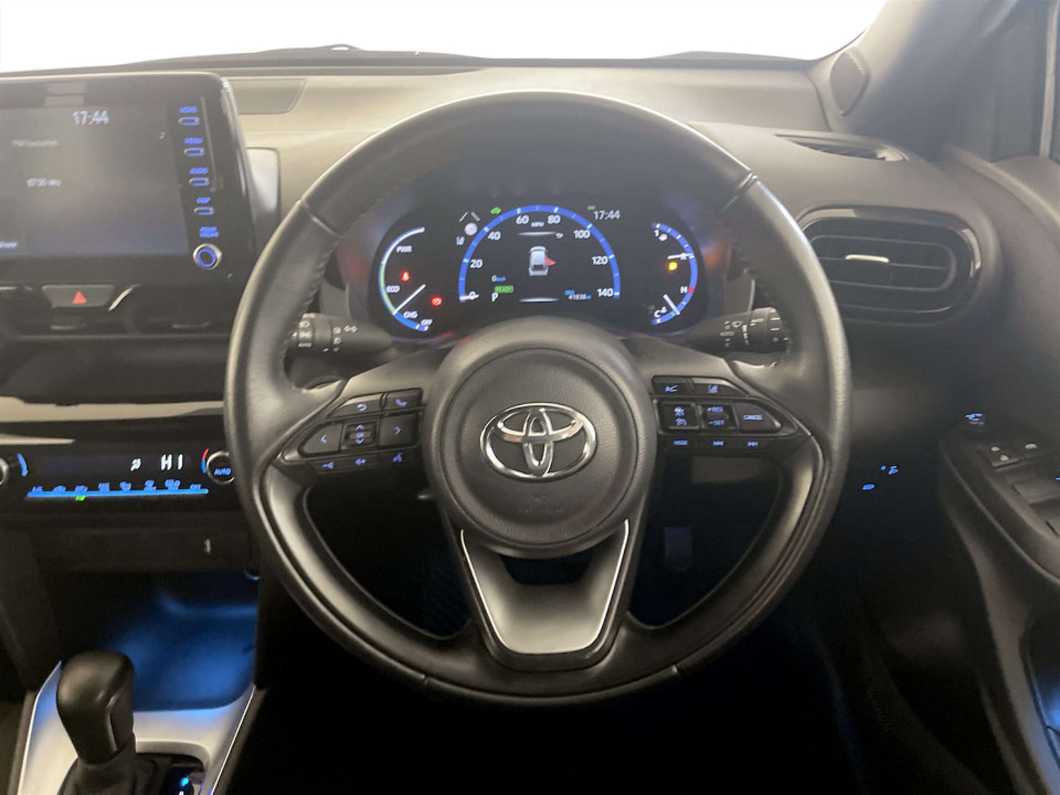 Used Toyota Yaris Cross 2023 for sale - 77422764: Photo 16