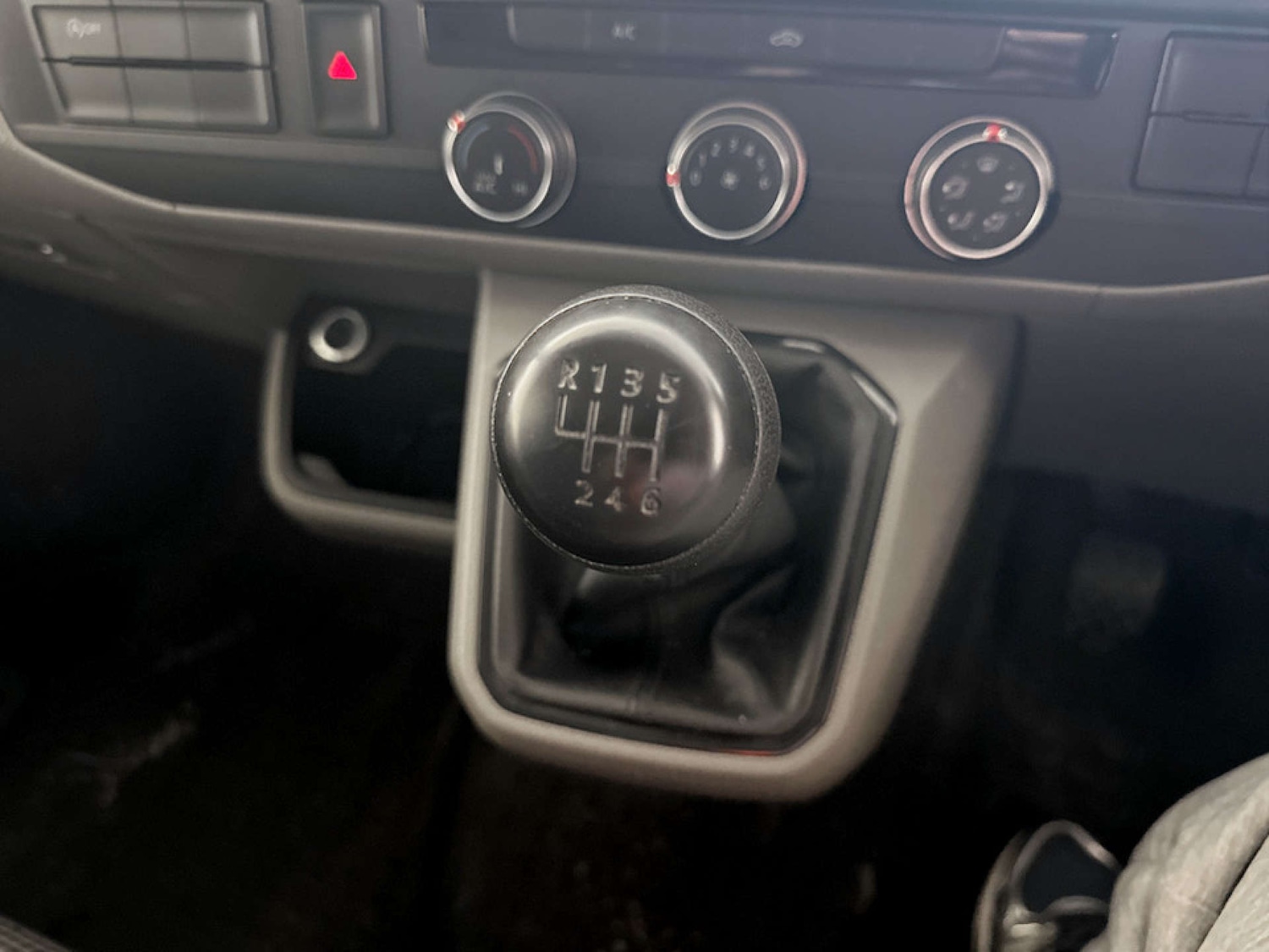 Used Volkswagen Transporter 2023 for sale - 77643227: Photo 24