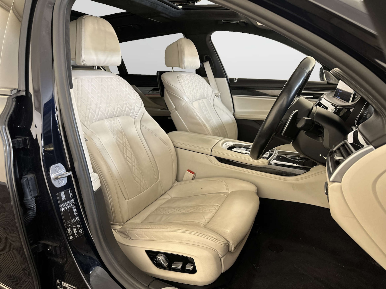 Used BMW 7 Series 2017 for sale - 77964851: Photo 12