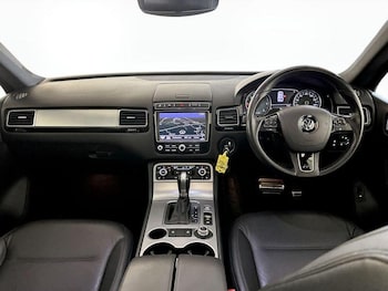 Used Volkswagen Touareg 2016 for sale - 75898138: Photo