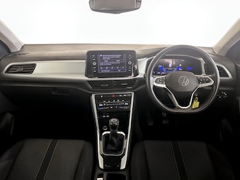 Used Volkswagen T-Roc 2023 for sale - 75250139: Photo