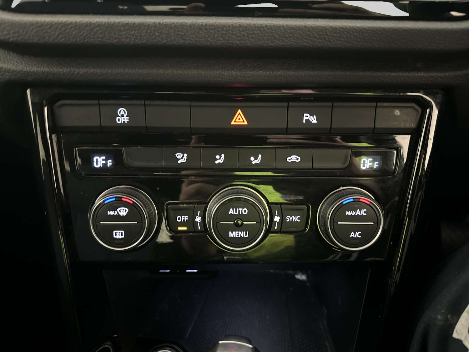 Used Volkswagen T-Roc 2021 for sale - 77967901: Photo 24