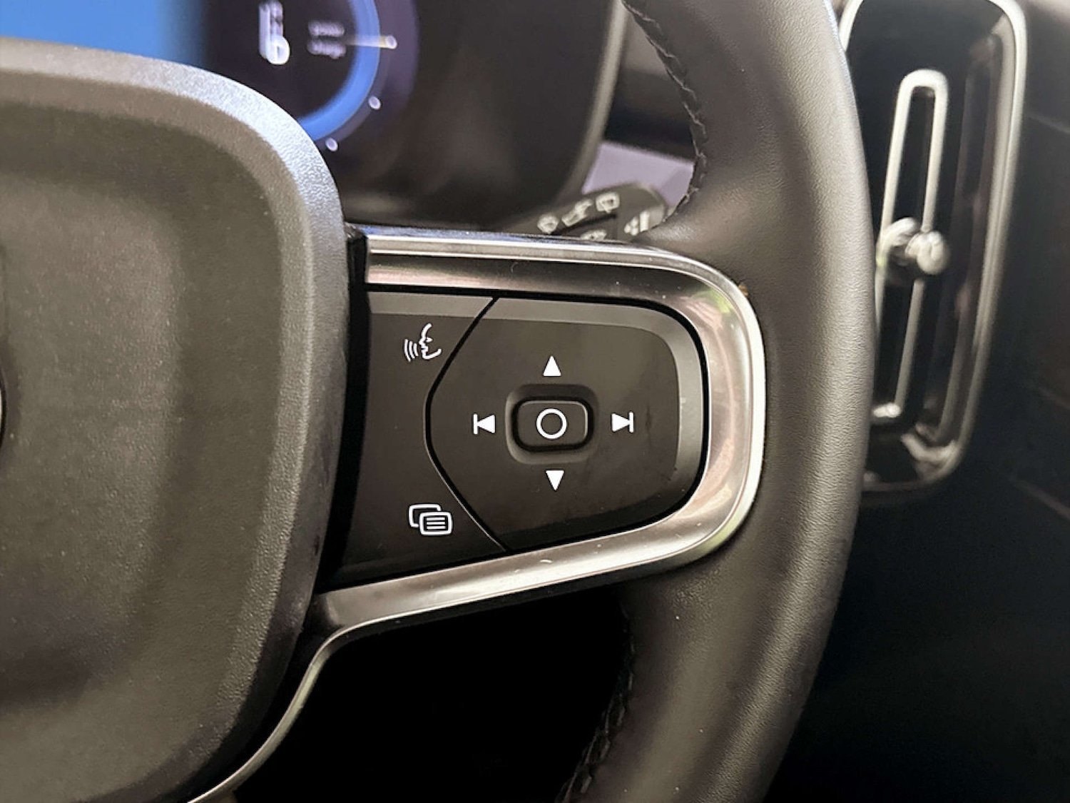 Used Volvo XC40 2023 for sale - 77678663: Photo 20