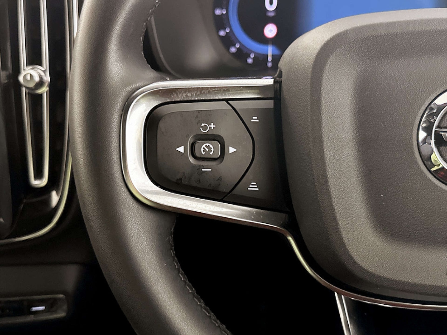 Used Volvo XC40 2022 for sale - 77288595: Photo 17