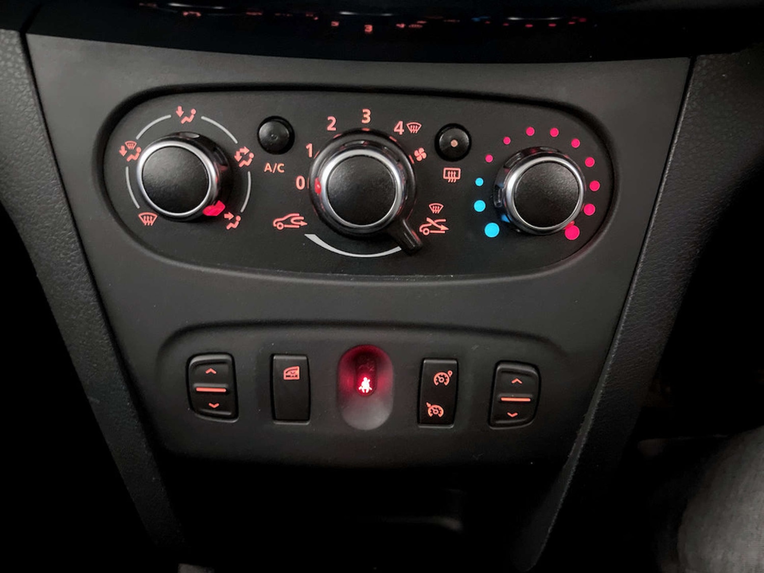 Used Dacia Sandero Stepway 2020 for sale - 77380728: Photo 24