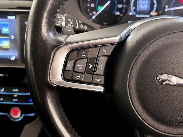 Used Jaguar F-Pace 2017 for sale - 76184393: Photo 17