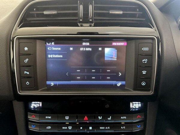 Used Jaguar F-Pace 2017 for sale - 76184393: Photo 24