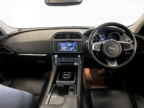 Used Jaguar F-Pace 2017 for sale - 76184393: Photo 3