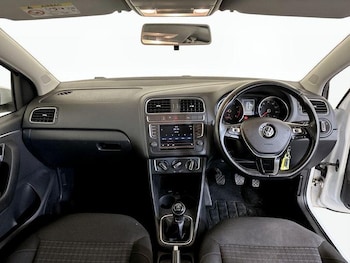 Used Volkswagen Polo 2016 for sale - 76412165: Photo