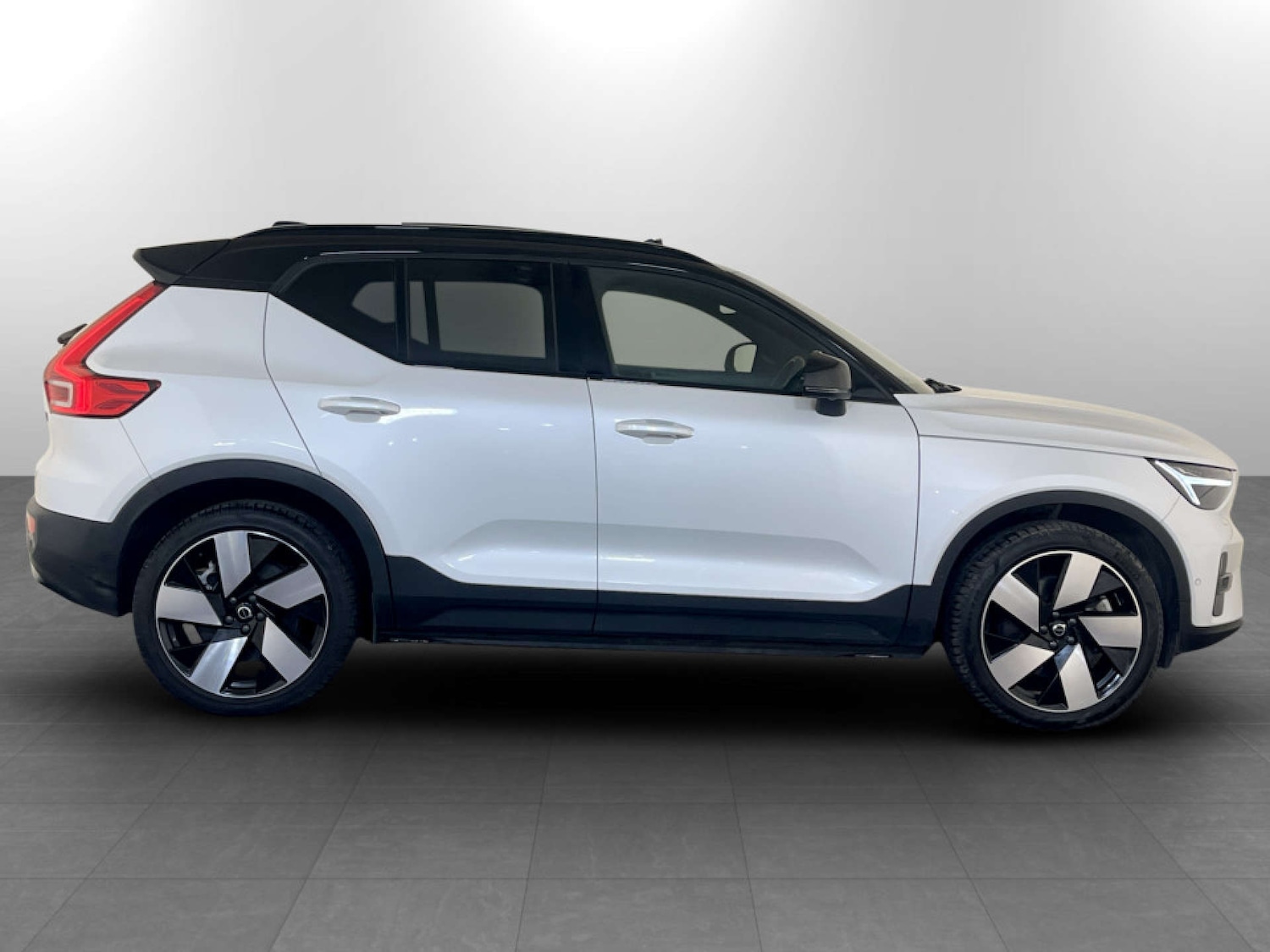 Used Volvo XC40 2023 for sale - 77681235: Photo 11