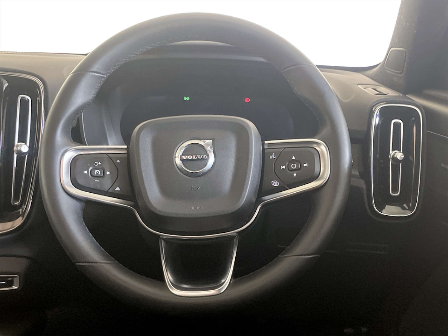 Used Volvo XC40 2023 for sale - 77681235: Photo 16