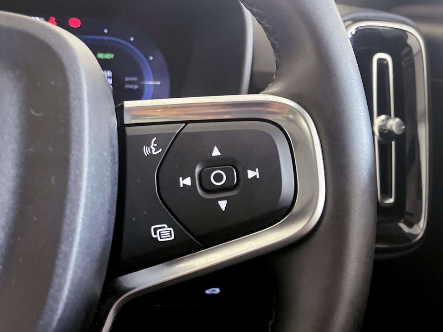 Used Volvo XC40 2023 for sale - 77681235: Photo 19